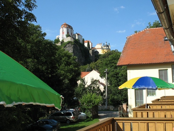 Ubytování - Vranov - Penzion na Vranově  na jižní Moravě - výhled na zámek od penzionu