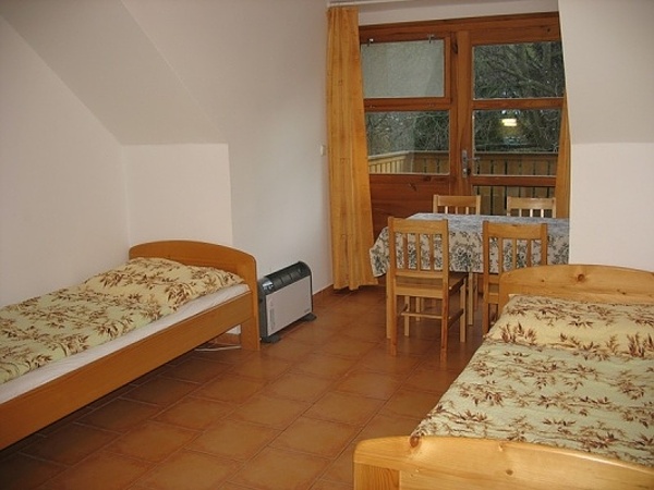 Ubytování - Vranov - Penzion na Vranově  na jižní Moravě - zahradní budova - čtyřlůžkové apartmá
